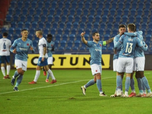 Slavia v Ostravě v devíti remizovala 3:3. Mandous chytil v 94. minutě penaltu
