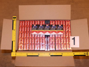 Rekordní záchyt. Pražští celníci odhalili v rumunských kamionech téměř 21 milionů cigaret