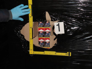 Rekordní záchyt. Pražští celníci odhalili v rumunských kamionech téměř 21 milionů cigaret