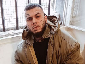 Kontroverzní rapper Beránek natočil ve vězení klip. Kde přišel k telefonu, šetří vězeňská služba