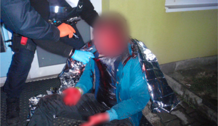 Policisté zachránili opilého muže. Manželka poslala dojemné poděkování