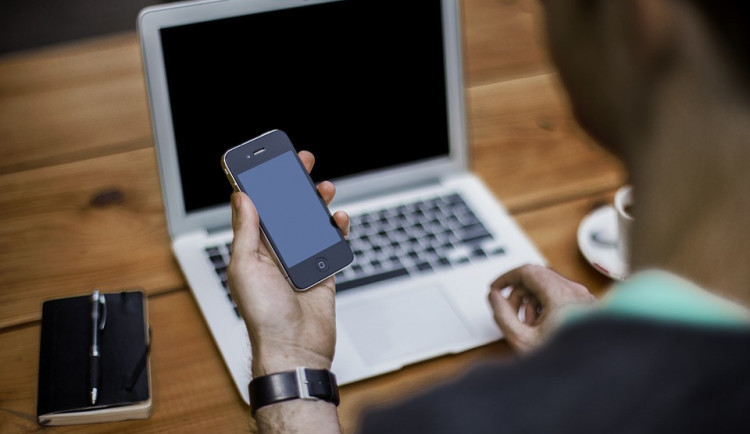 Muž z Prahy naletěl lživému emailu. Chtěl snadný zisk, místo toho přišel o pět a půl milionu korun