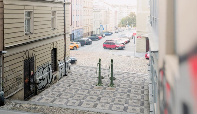 Nový vodní prvek pod žižkovskými schody. Bude prý provokativní a zároveň pokorný