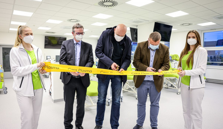 V Kolíně mají od ledna možnost darovat krevní plazmu v novém odběrovém centru. Příkladem půjdou prvoligoví basketbalisté