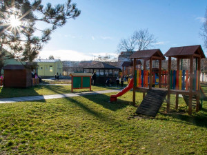 Školka U Vršovického nádraží je opravená. Má nové přístavby i keramickou pec