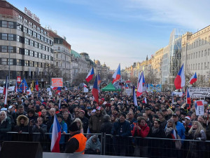 Tisíce lidí v Praze demonstrují proti povinnému očkování