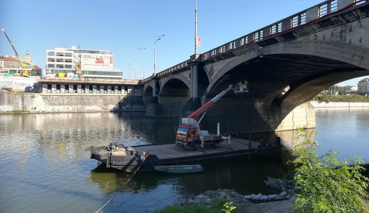 Hlávkův most se dočká opravy nejdřív v roce 2024. Denně po něm projede skoro 70 tisíc aut