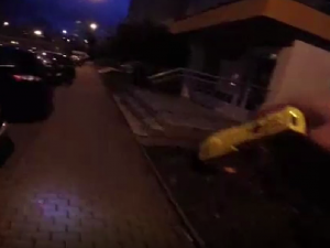 VIDEO: Muž utíkal před policií, byl v pátrání a měl u sebe pervitin. Zastavil ho až zásah taserem