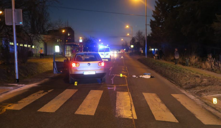 Senior nepřežil srážku na přechodu pro chodce. Policisté nyní pátrají po svědcích tragické události