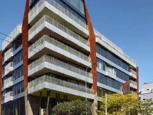 Nejzajímavější moderní stavby Prahy: Komunardů XXXV