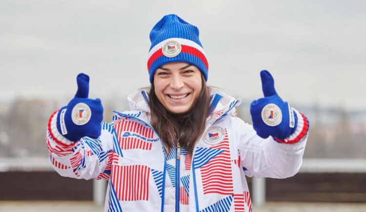 Čeští olympionici si přebírají kolekci ve Velké Chuchli. Letos jen z okénka