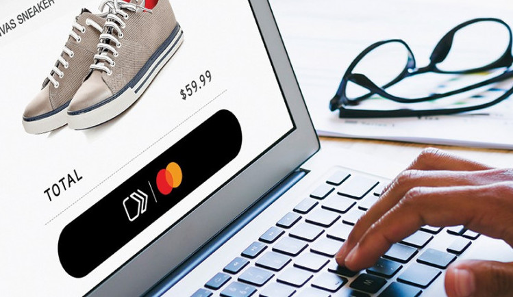 Lenost a obezřetnost Čechů změnila nákupy na internetu. Mastercard přichází se službou Click to Pay