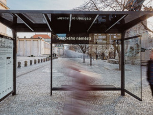 V Praze probíhá výměna přístřešků na zastávkách MHD. Cestující se mohou těšit na nové prvky