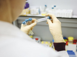 Lidé se po pozitivním PCR testu zřejmě nebudou muset 30 dní testovat. Navrhuje to ministerstvo zdravotnictví