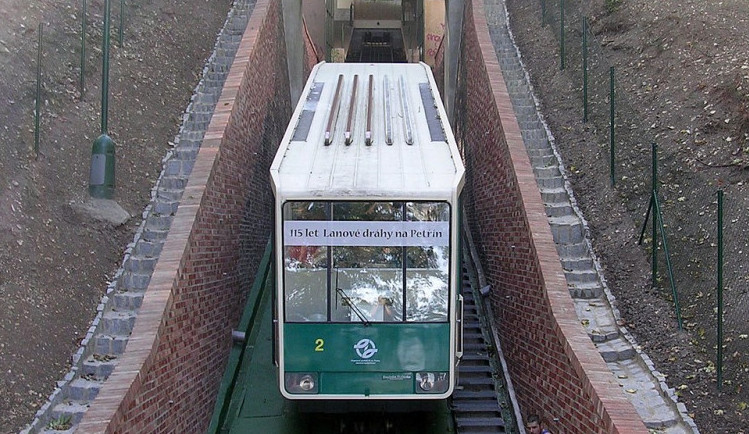 Lanová dráha na Petříně omezí provoz. DPP o tom rozhodl kvůli početnému onemocnění personálu