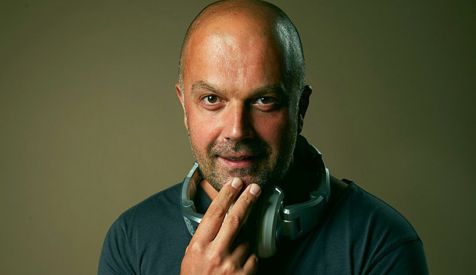 Pražský rodák skladatel Tomáš Kympl potřetí zvítězil v britské hudební soutěži. Zabodoval s písní Wifi