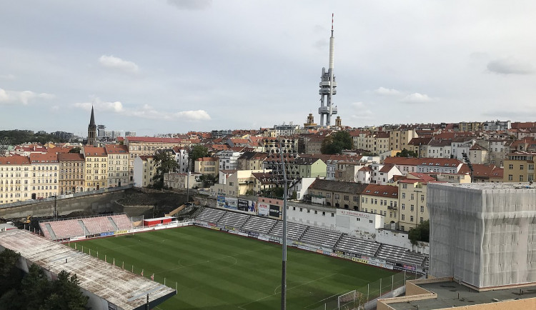 Praha 3 a fotbalový klub Viktoria Žižkov podepsaly smlouvu o nájmu stadionu
