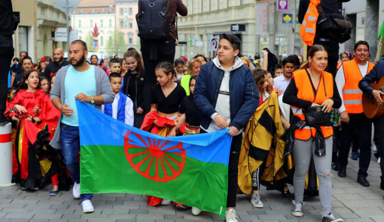 Trojka zřídila pozici romské poradkyně. Romům má pomoci s řešením bydlení, vzdělání i zaměstnání