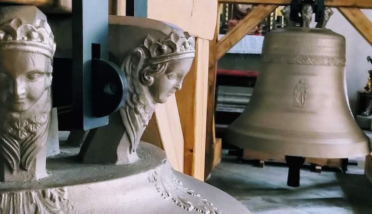 Přispějte na zvon, který připomene zvony ukradené nacisty. Měl by být umístěn na Rohanském ostrově