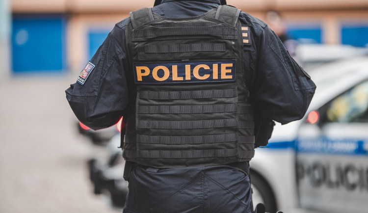 Policie obvinila skupinu lidí kvůli ovlivňování zakázek pro České dráhy