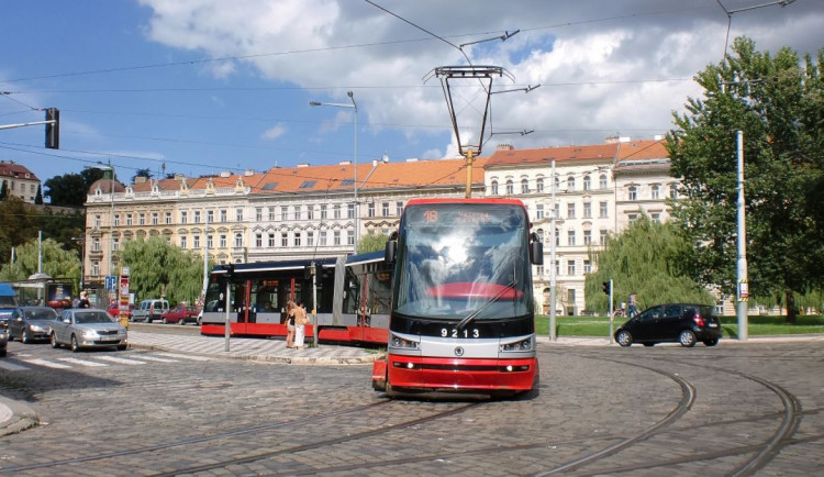 Mezi Újezdem a Malostranskou o víkendu nepojedou tramvaje. DPP zavede objízdné trasy