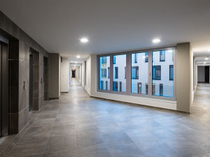 Nejzajímavější moderní stavby Prahy: Domu Harfa Design Residence s prémiovými byty dominují žluté rámy