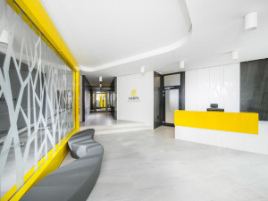 Nejzajímavější moderní stavby Prahy: Domu Harfa Design Residence s prémiovými byty dominují žluté rámy