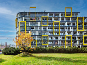 Nejzajímavější moderní stavby Prahy: Domu Harfa Design Residence s prémiovými byty dominují žluté rámy