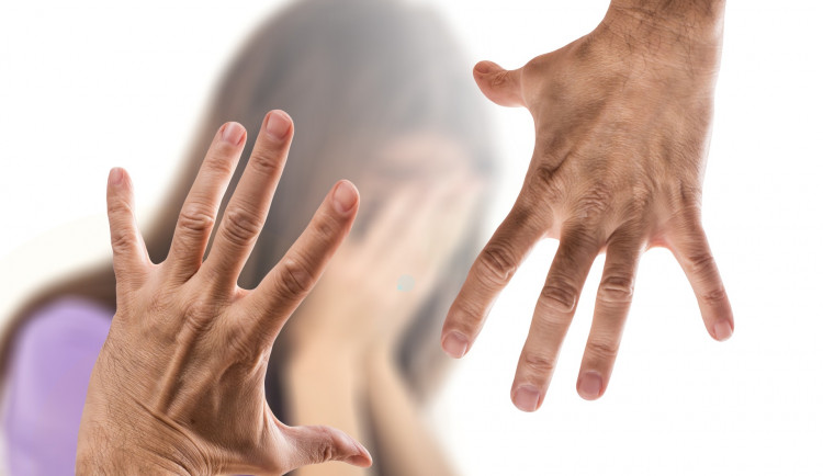 Dvojka poskytne další byt obětem domácího násilí. Možnost rychle odejít od násilníka je zcela zásadní, říká radní