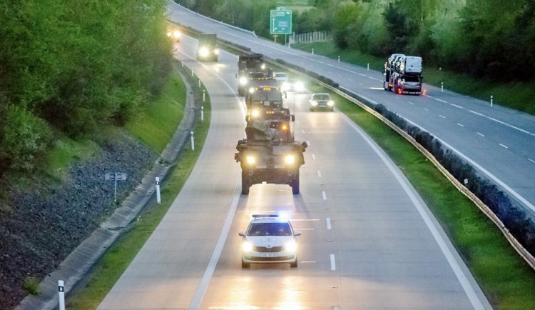 16449224995538-241-saber