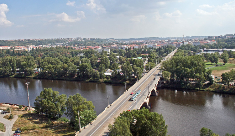 Pražská developerská společnost plánuje výstavbu nových městských bytů. Potýká se však s mnohými problémy