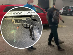 VIDEO: Muž ujížděl policii, měl u sebe zbraň a dětské porno. Nedělám nic špatného, hájil se
