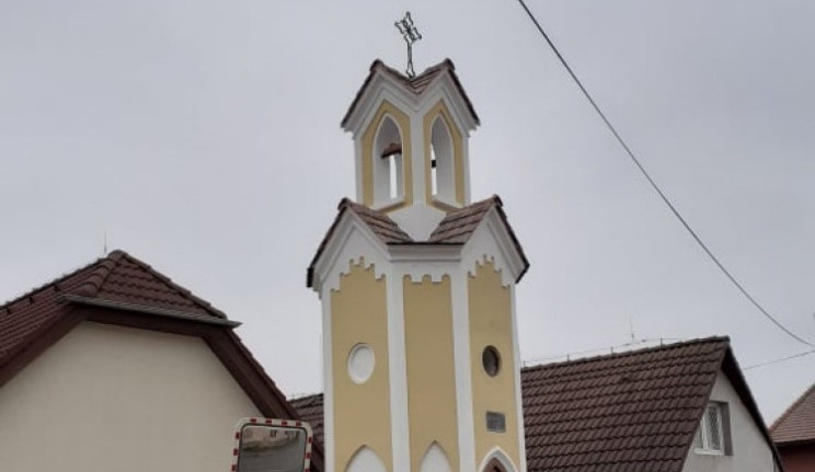 Kapličku, kterou zdemoloval náraz kamionu, dnes zvonu vysvětili