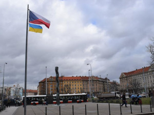 Podívejte se, které městské části vyvěsily ukrajinskou vlajku