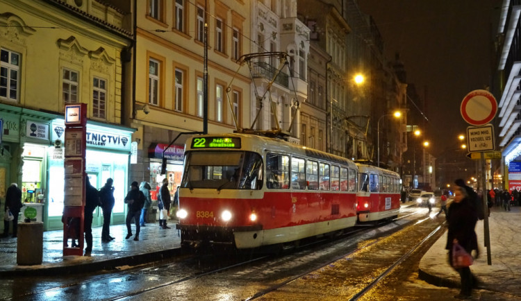 Hromadná jízda tramvají číslo 22 proběhne 22. 2. 2022 ve 22:22. O dadaistickou akci mají zájem tisíce lidí