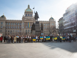 V centru Prahy demonstrovali Ukrajinci. Další protesty proběhly u ruského velvyslanectví