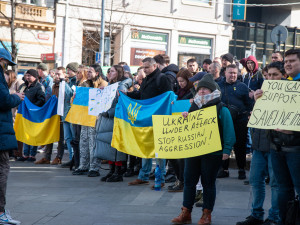 Praha přispěje na pomoc Ukrajině deset milionů. Magistrát podpoří uprchlíky a chce ukončit smlouvy s Ruskem