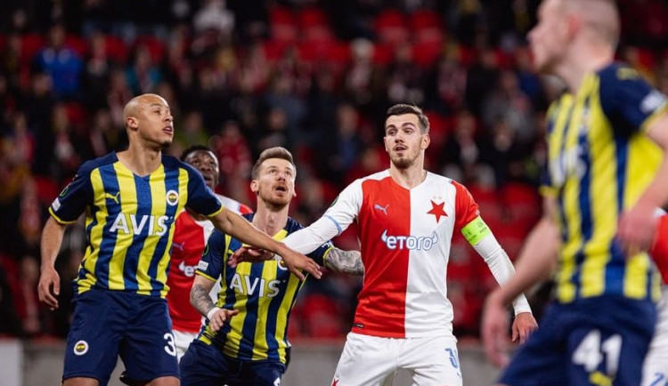 Slavia postoupila přes Fenerbahce do osmifinále. Sparta v Evropě končí