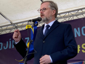 Slzy zoufalství, Putin jako Hitler a prosba o uzavření vzdušného prostoru. Tisíce lidí na Václaváku podporují Ukrajinu