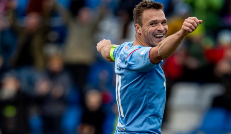 Slavia deklasovala Hradec Králové 5:1, Sparta porazila Zlín 2:0