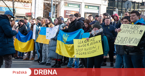 Prag ist bereit, Flüchtlinge aus der Ukraine aufzunehmen.  An den Bahnhöfen sind Informationsstände aufgestellt Firmennachrichten Pražská Drbna