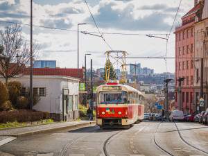 Praha pro Ukrajince zavádí cestování pražskou MHD zdarma. Bezplatné jízdy později rozšíří i v rámci železnic