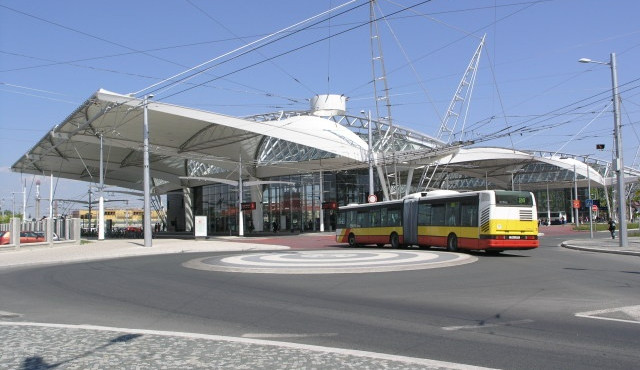 Hradecké MHD bude jezdit od pondělí opět podle běžného provozu. Na některých linkách ale zůstane prázdninový režim