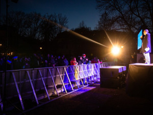 VIDEO: Na Kampě a v Dejvicích dnes proběhly benefiční koncerty na podporu Ukrajiny
