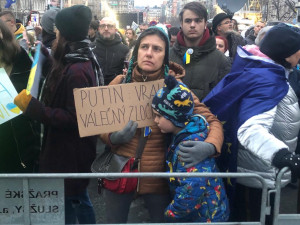 VIDEO: Ukrajinský prezident Volodymyr Zelenskyj dnes hovořil k tisícům lidí na Václavském náměstí