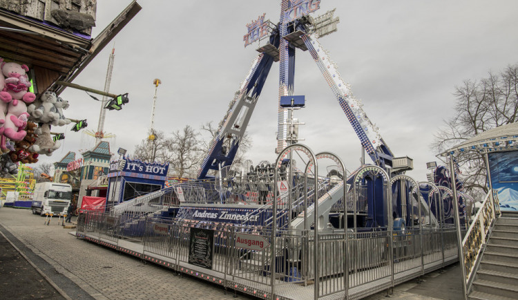 V Praze dnes začala Matějská pouť. Potrvá do poloviny dubna