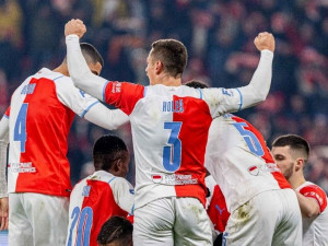 Slavia porazila před vyprodaným Edenem Spartu 2:0 a vrátila se do čela tabulky