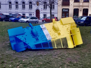 Černého tank na Smíchově dostal ukrajinské barvy