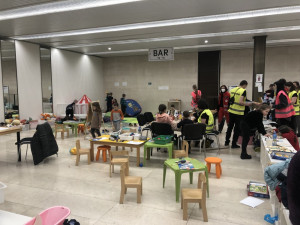 VIDEO: Praze dochází ubytovací kapacity pro uprchlíky. Řešením budou tělocvičny