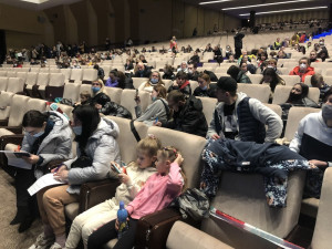 VIDEO: Praze dochází ubytovací kapacity pro uprchlíky. Řešením budou tělocvičny